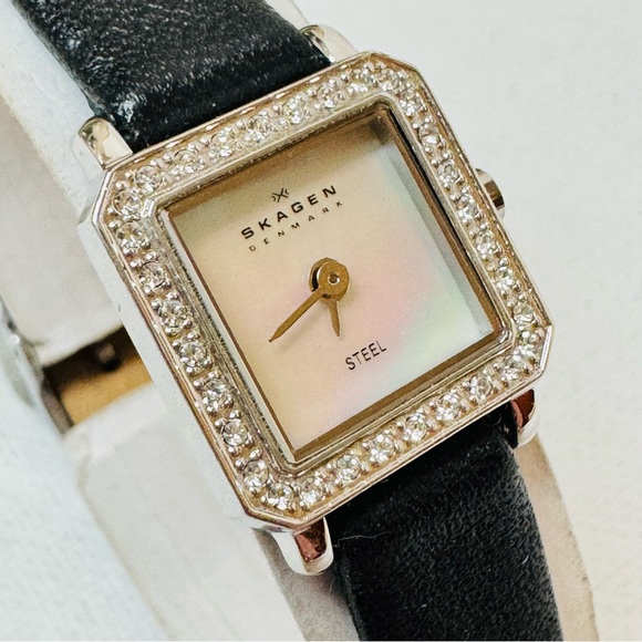 Skagen Tiny Face Women's Square Tank Watch Silver Leather Crystals 466SSLBCR - Picture 2 of 13